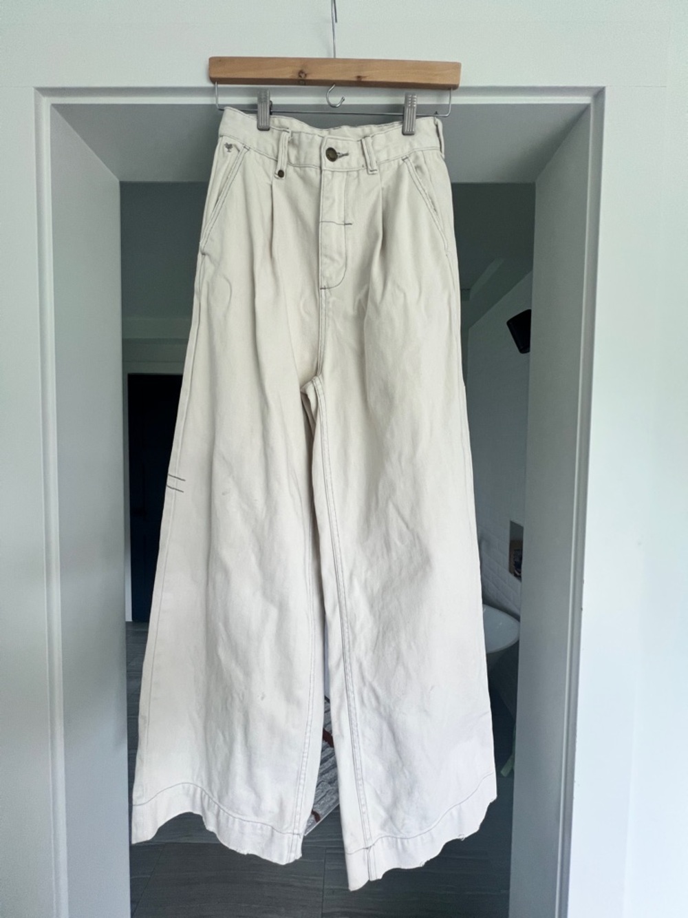 Thrills Chloe Jeans in Vintage Bone / Wide Leg High-Rise Pants in Light Beige 4 - Picture 7 of 11